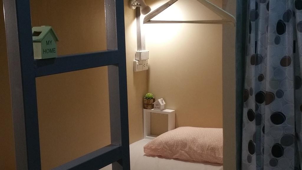 Green Home Hostel And Massage Bangkok Extérieur photo