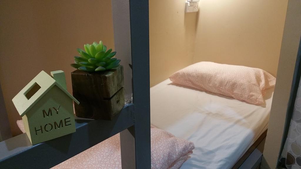 Green Home Hostel And Massage Bangkok Extérieur photo