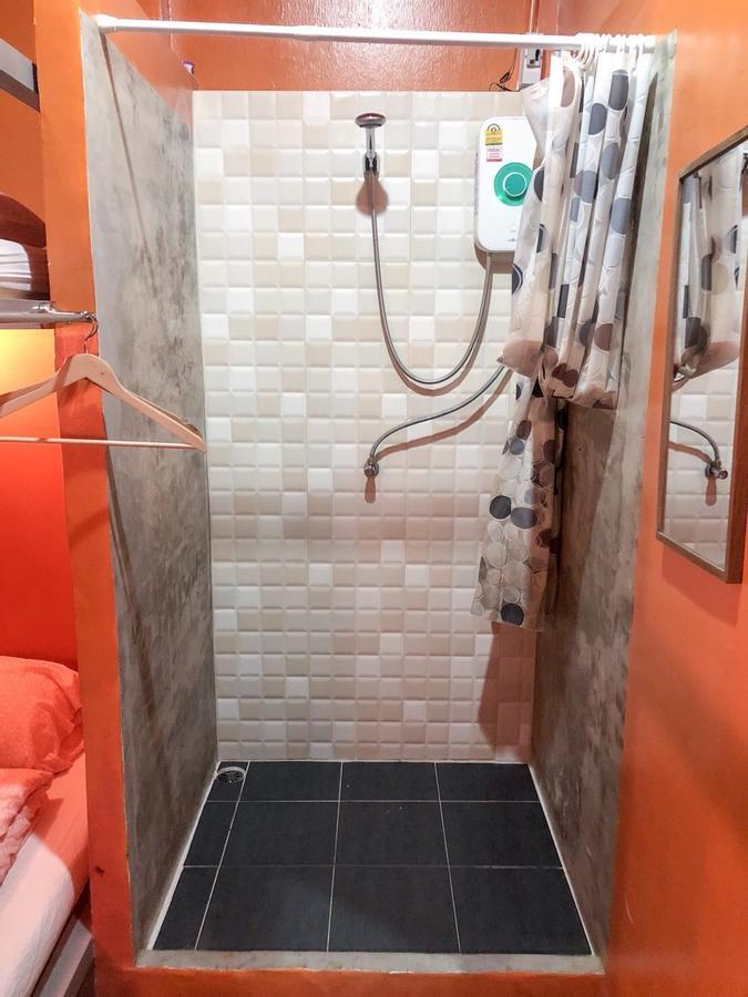 Green Home Hostel And Massage Bangkok Extérieur photo